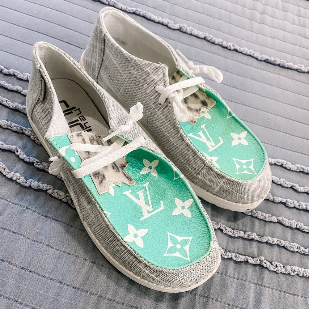 Knock-off Hey Dudes ordered from a FB ad.